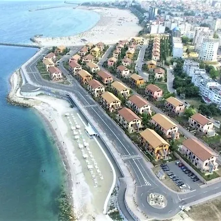 4 Faleza Nord Apartment